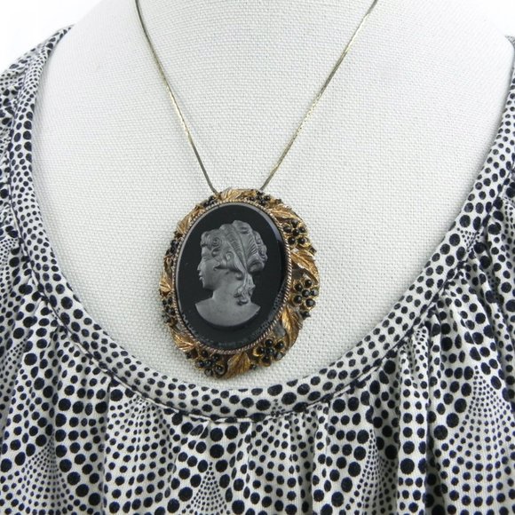 60s Onyx Cameo Brooch or Pendant with Golden Metal | Left-Facing Cameo - Picture 2 of 9